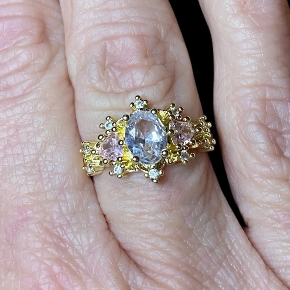FASHION Costume Ring Gold (Tone) & White (Clear) and Pink Rhinestones in Size 8